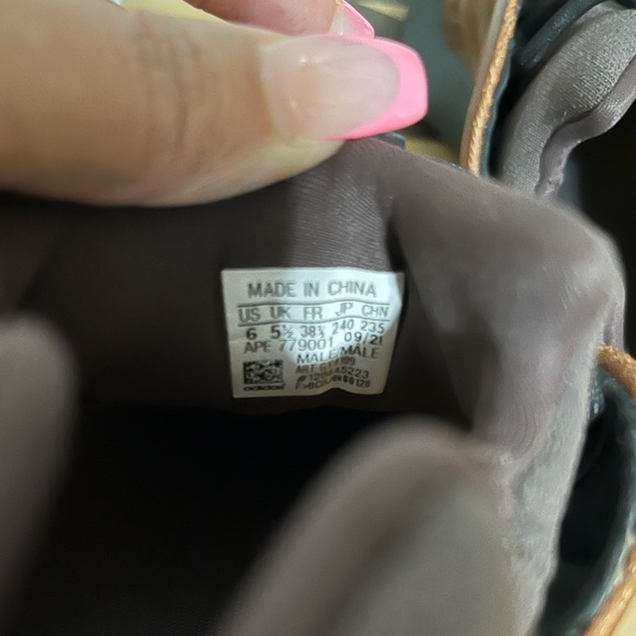 Adidas Yeezy Boost 700 V3 Copper Fade size 6 men’s 7.5 women’s - Picture 2 of 10